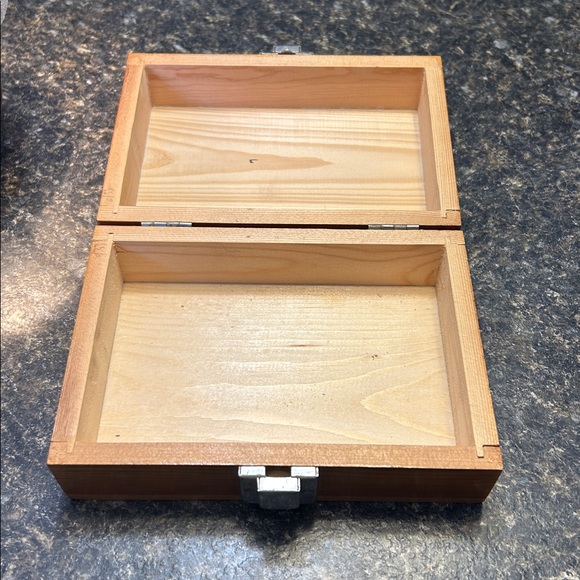 Vtg Pine Wood Trinket Keepsake Box 5x7 Hinged Clasp Rustic Jewelry Photo Storage - Picture 8 of 12